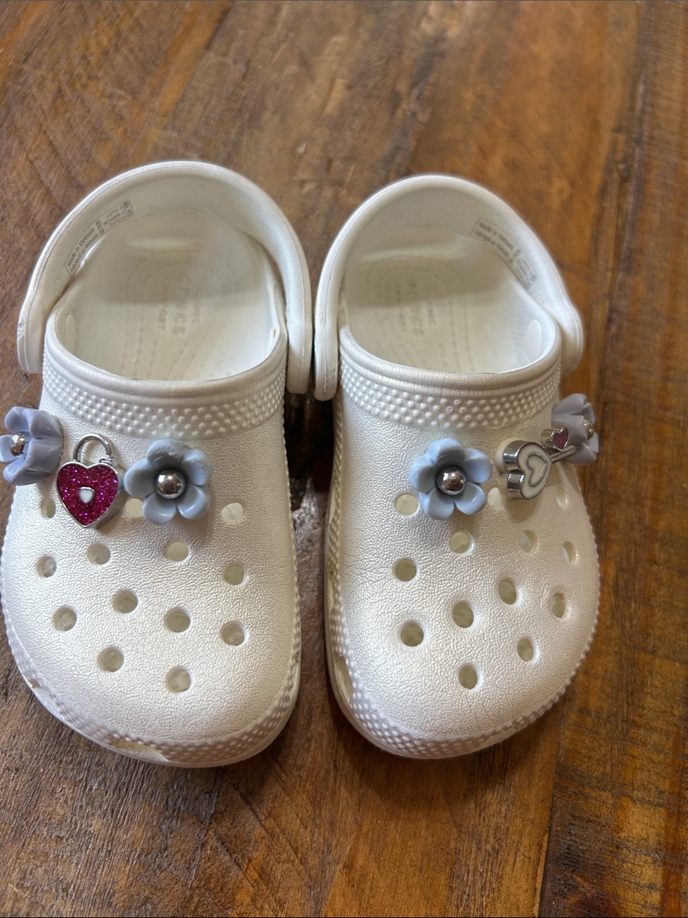 CROCS Pearl White Kids Clogs with Pink Heart and Light Gray Flower Charms